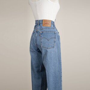 Vintage Levi's 550 High Waisted Relaxed Tapered Fit Mom Jeans Size 14 Short